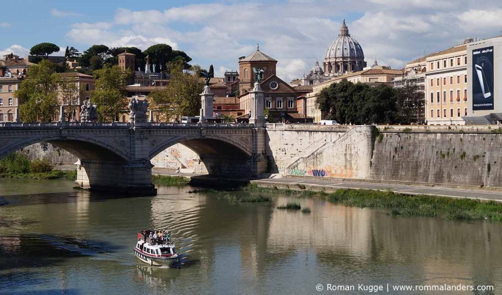 Bootsfahrt auf dem Tiber in Rom