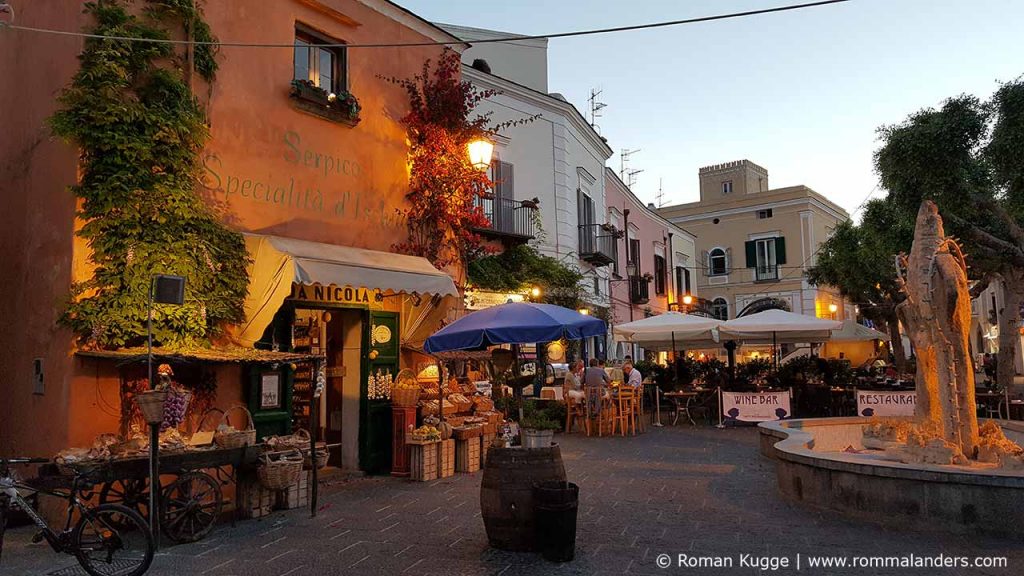 Forio Stadt Ischia (1)