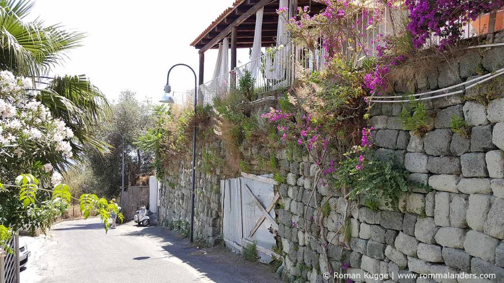 Weg zum Baia de Sorgeto Strand auf Ischia