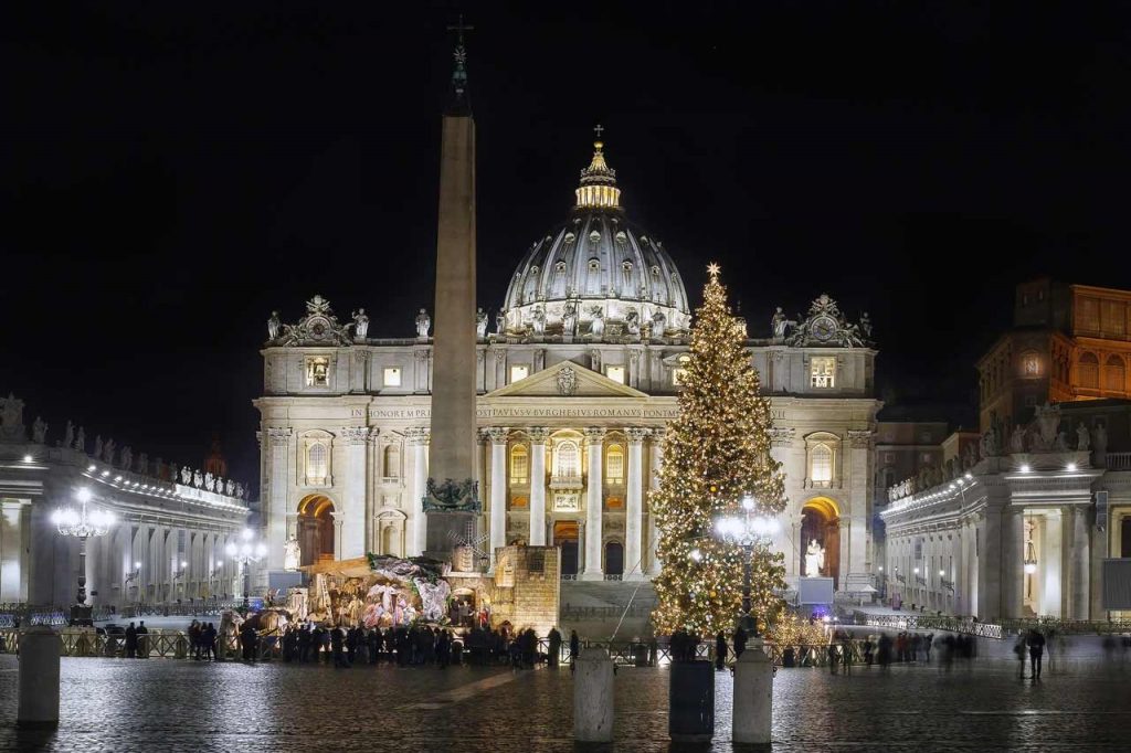Weihnachten Rom Weihnachtsbaum im Vatikan Petersplatz