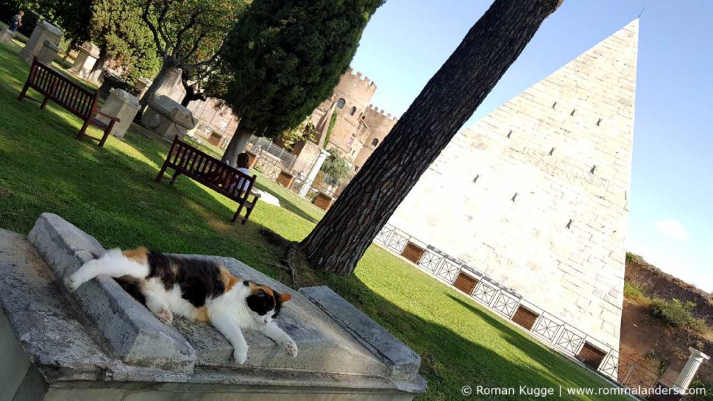 Katzen Pyramide Friedhof Rom