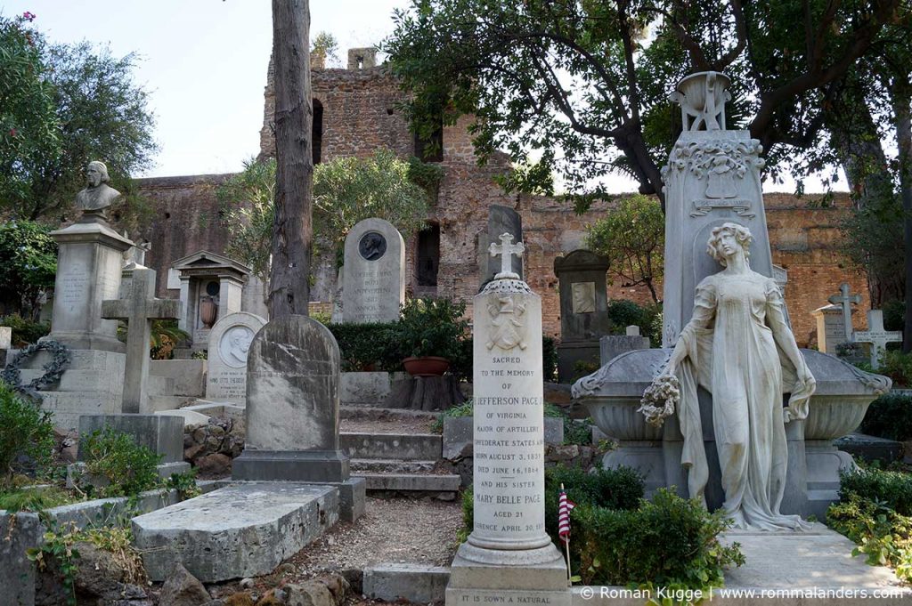 Katzen Pyramide Friedhof Rom